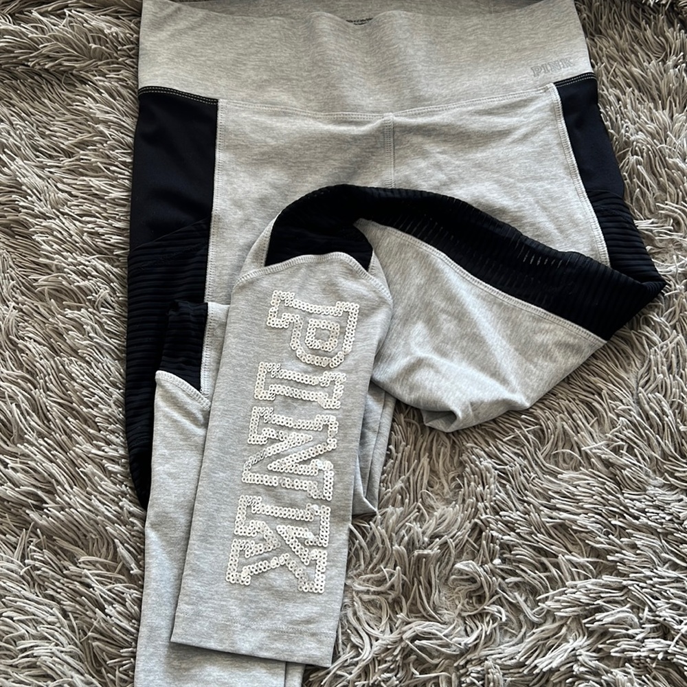 Grey yoga pants with pockets